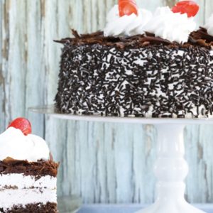 Up To Two Kilograms Of Cake In Choice Of Flavour From Maiya Lounge ♥‿♥ in Dubai | Dubai Trades Food, Grocery & Dining Shop Online at Special Price from Dubai Trades