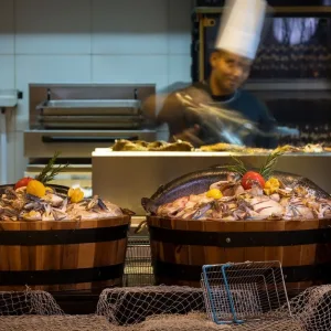 5* Seafood Night Buffet With Beverages For A Child Or Up To 4 Adults in Abu Dhabi | Dubai Trades Food, Grocery & Dining Shop Online at Special Price from Dubai Trades