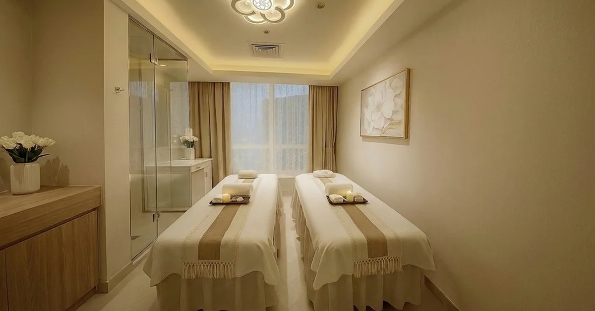 Buy 60-min Hydrafacial, Red Light Therapy, Vit C, Or Anti-aging Facial in Dubai | Dubai Trades Now at Special Price in DubaiTrades.com 4 60-min Hydrafacial, Red Light Therapy, Vit C, Or Anti-aging Facial in Dubai | Dubai Trades Beauty Treatments Shop Online at Special Price from Dubai Trades 4
