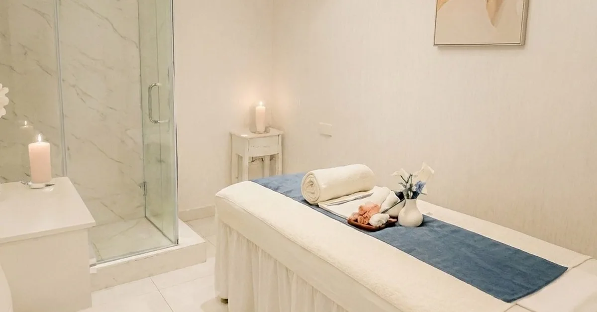 Buy 60-min Hydrafacial, Red Light Therapy, Vit C, Or Anti-aging Facial in Dubai | Dubai Trades Now at Special Price in DubaiTrades.com 2 60-min Hydrafacial, Red Light Therapy, Vit C, Or Anti-aging Facial in Dubai | Dubai Trades Beauty Treatments Shop Online at Special Price from Dubai Trades 2