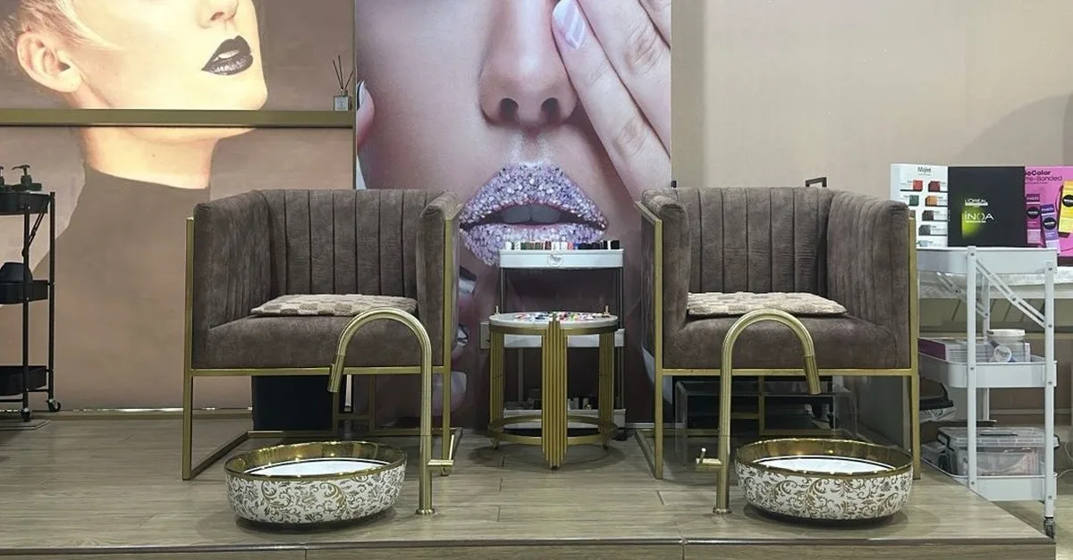 Buy Enhance With 60-min Diamond/Gold Facial With Optional Eyebrow Shaping in Abu Dhabi | Dubai Trades Now at Special Price in DubaiTrades.com 5 Enhance With 60-min Diamond/Gold Facial With Optional Eyebrow Shaping in Abu Dhabi | Dubai Trades Beauty Treatments Shop Online at Special Price from Dubai Trades 5
