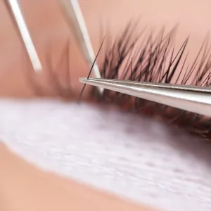 Fuller Lashes & Lifted Brows:… in Dubai | Dubai Trades Beauty Treatments Shop Online at Special Price from Dubai Trades