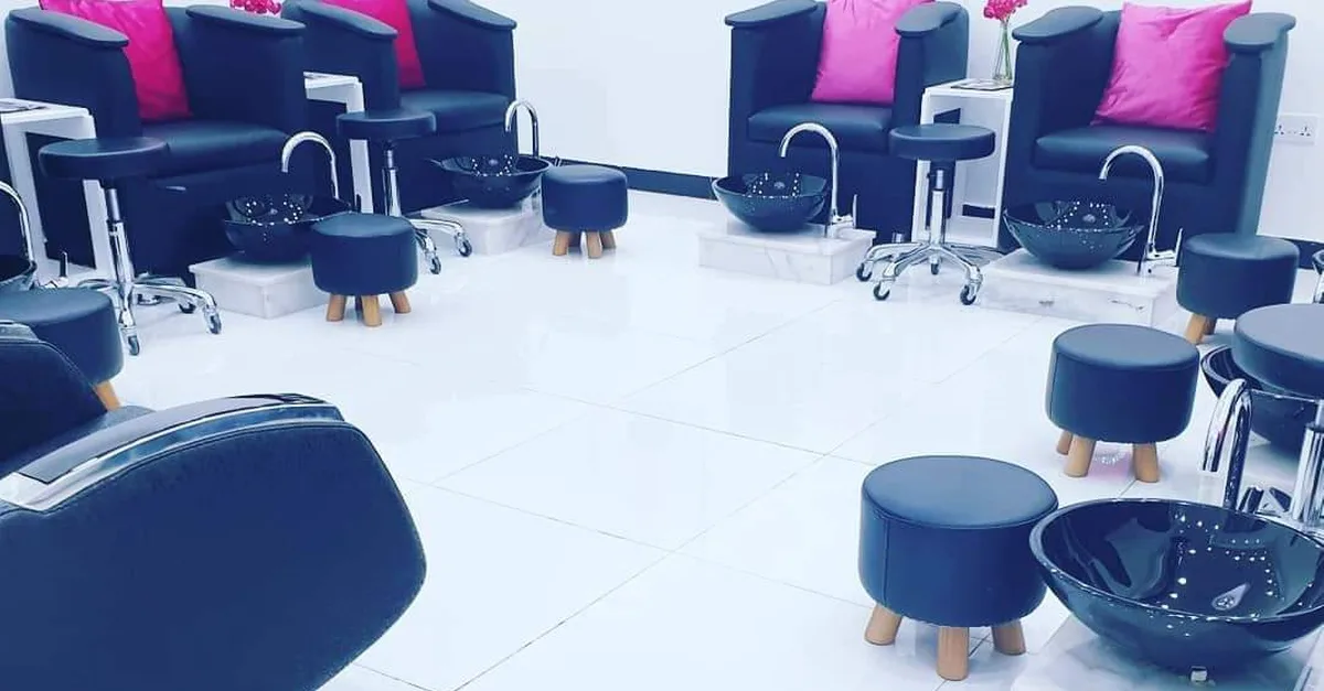 Buy Revive Your Look With Vibrant Roots! Say Goodbye To Dull Hair in Dubai | Dubai Trades Now at Special Price in DubaiTrades.com 5 Revive Your Look With Vibrant Roots! Say Goodbye To Dull Hair in Dubai | Dubai Trades Beauty Treatments Shop Online at Special Price from Dubai Trades 5