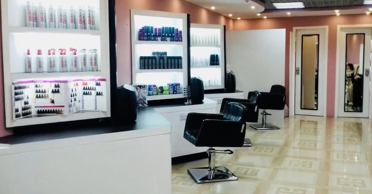 Buy Wash And Blow-dry in Dubai | Dubai Trades Now at Special Price in DubaiTrades.com 3 Wash And Blow-dry in Dubai | Dubai Trades Beauty Treatments Shop Online at Special Price from Dubai Trades 3