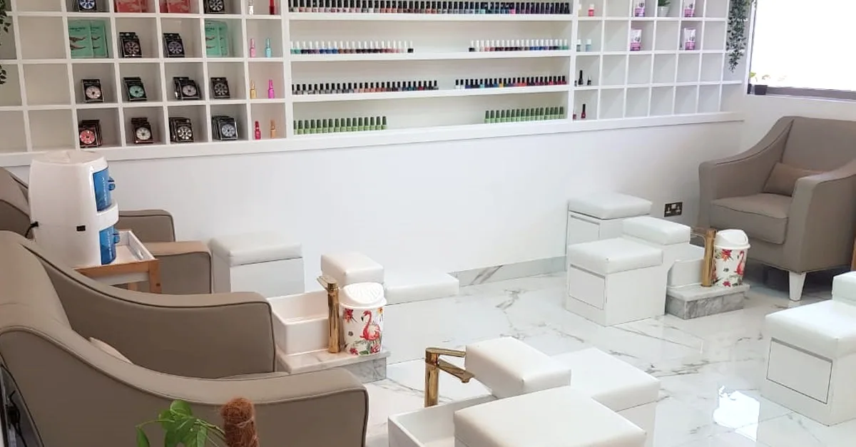 Buy Wash, Trim And Blow-dry in Abu Dhabi | Dubai Trades Now at Special Price in DubaiTrades.com 4 Wash, Trim And Blow-dry in Abu Dhabi | Dubai Trades Beauty Treatments Shop Online at Special Price from Dubai Trades 4